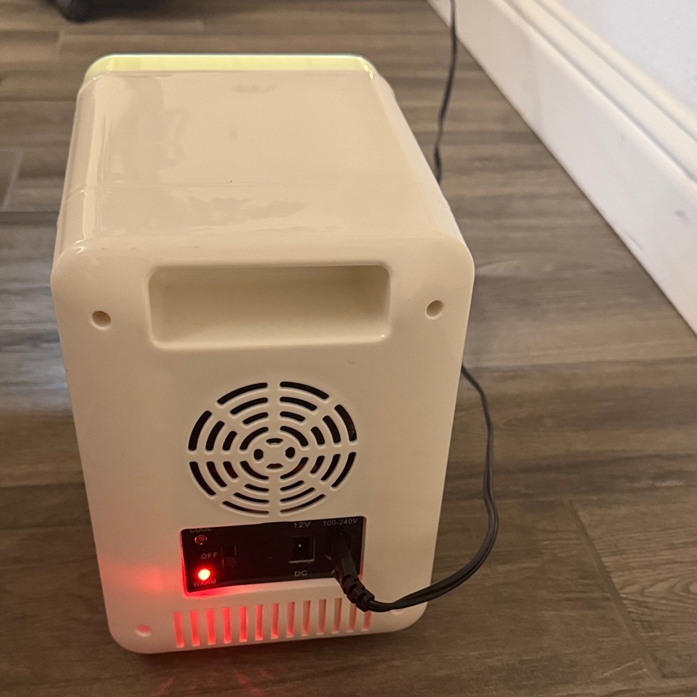 Illuminated White Makeup Organizer with LED Mirror 6 can mini fridge or warmer - Picture 4 of 14